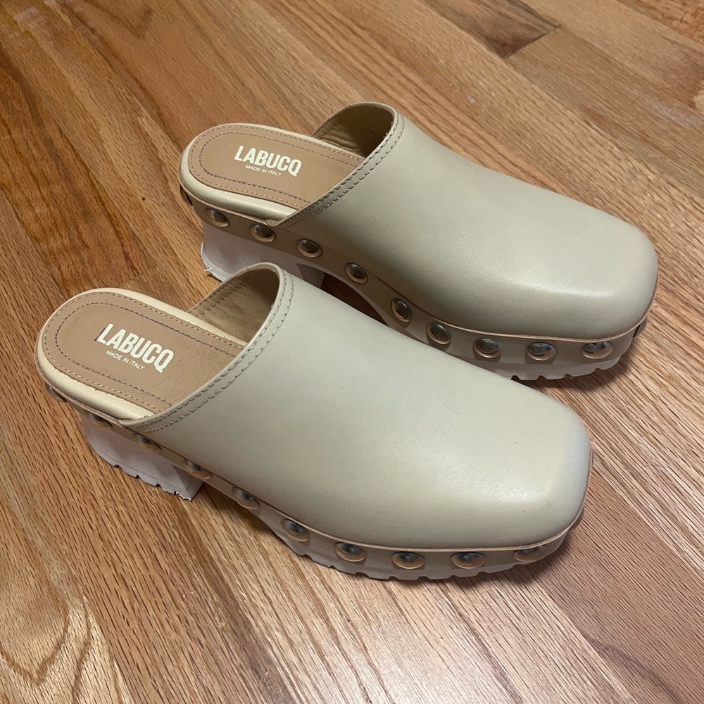 Labucq Cream Clog with Silver Studs - Picture 2 of 4